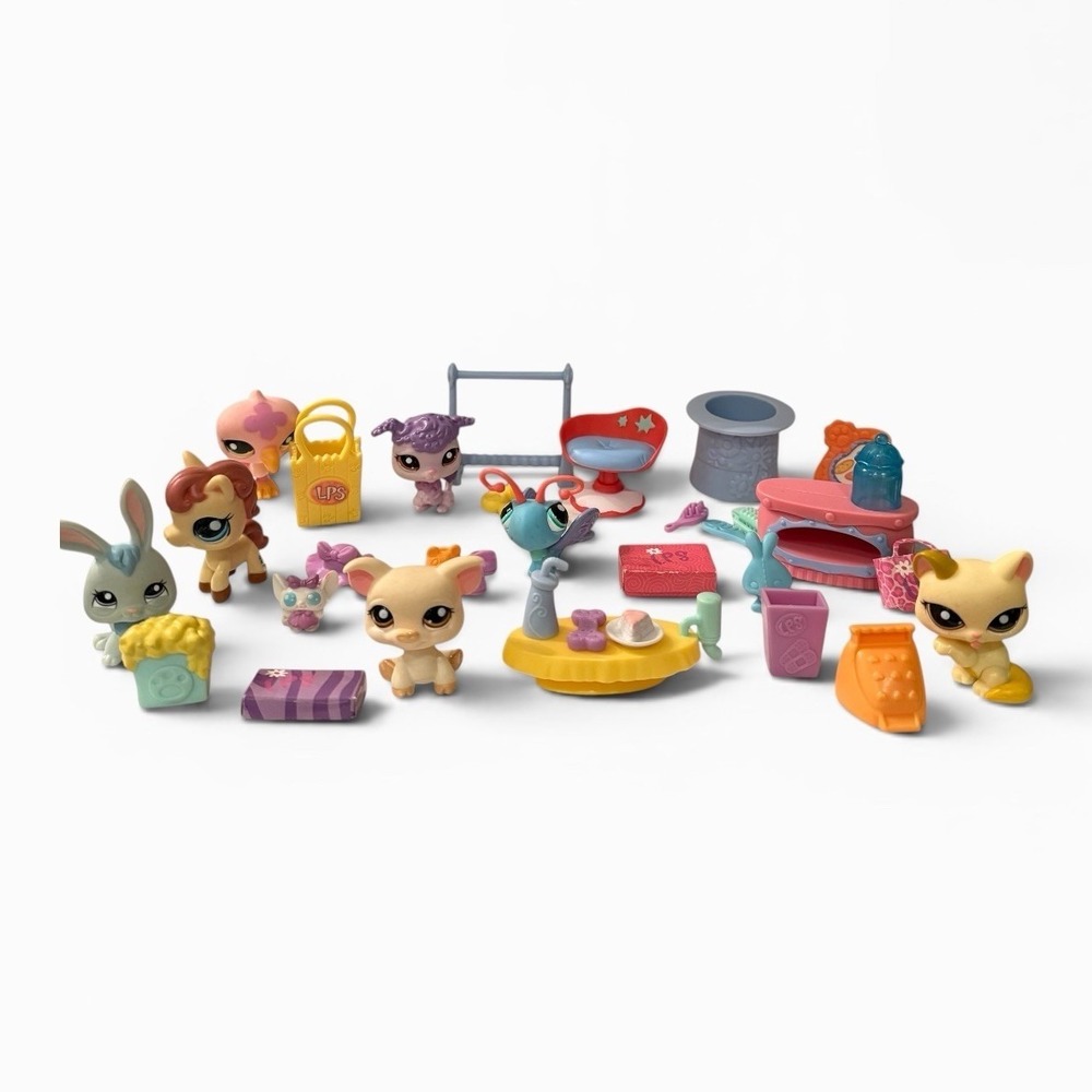 Littlest Pet Shop Shopping Mall Partial Set #1685-1694 7 Pets Accessories LPS